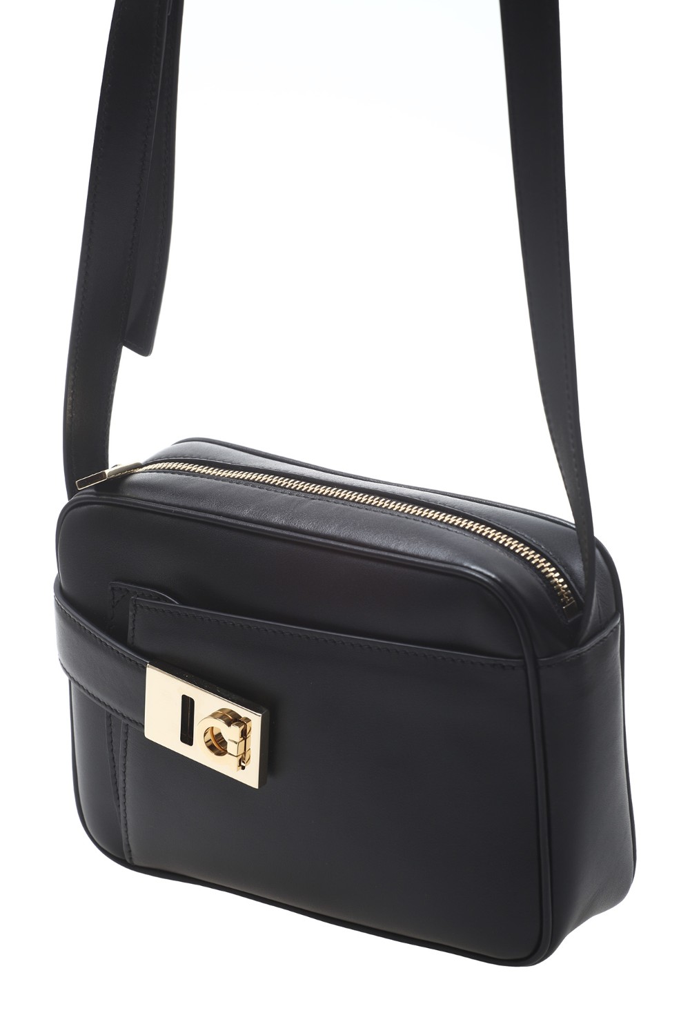 shop SALVATORE FERRAGAMO  Borsa: Salvatore Ferragamo camera case (S).
Tasca con soffietto frontale e nastro con fibbia.
Gancini sul lato. Realizzata in vitello liscio.
Zip in chiusura e interno completato da doppia fessura per carte o documenti. 
La tracolla regolabile permette di modulare lo styling a piacere.
Altezza 13 CM, lunghezza 24 CM, profondità 7 CM.
Composizione: 100% pelle.
Made in Italy.. 216292 ARCHIVE-769547 number 6250016